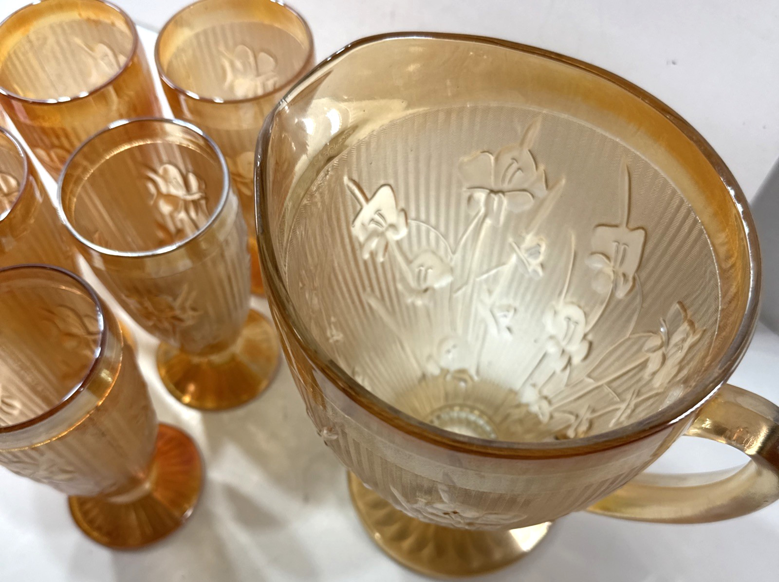 Vintage ESTATE Jeanette Iris and Herringbone Iridescent Pitcher & 6 Glass SET