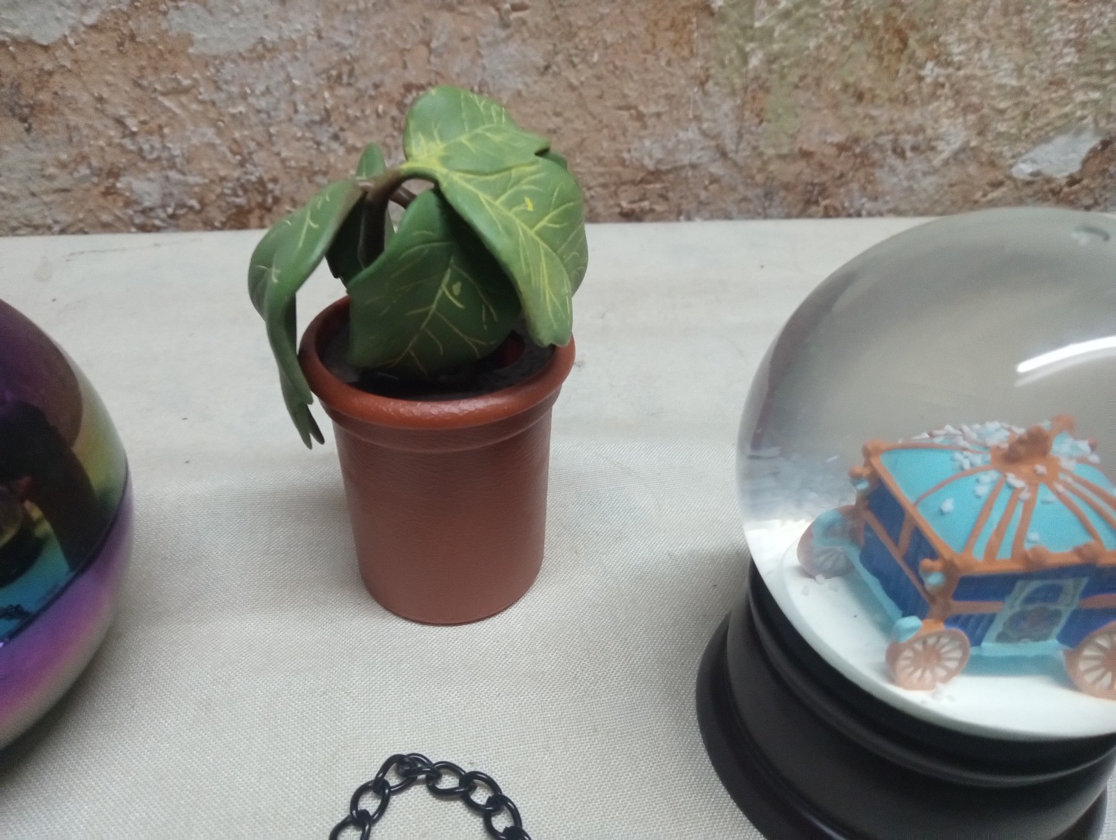 Harry Potter collectible lot, wizarding world trunk Snow globe, wall hangers ++