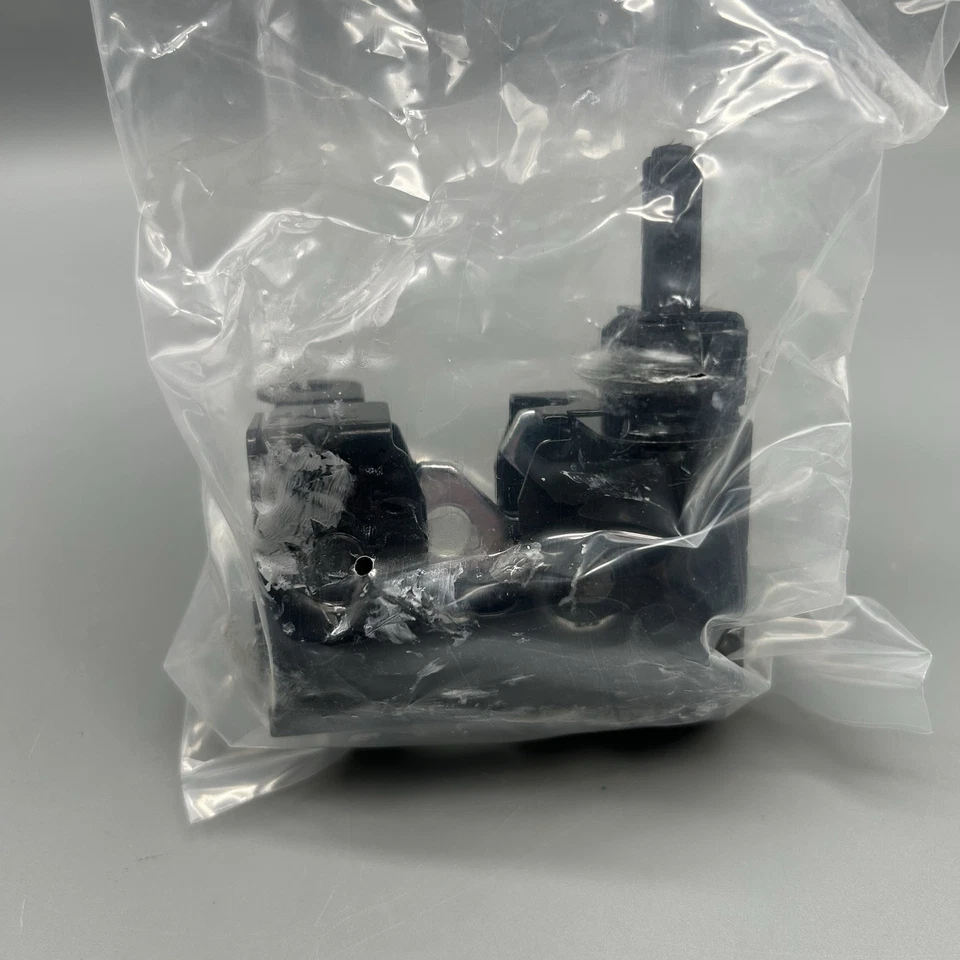 Piezas APA/URO 51238240599 Bloqueo de pestillo de capó lado conductor o pasajero para 750 760 Foto 4 de 4