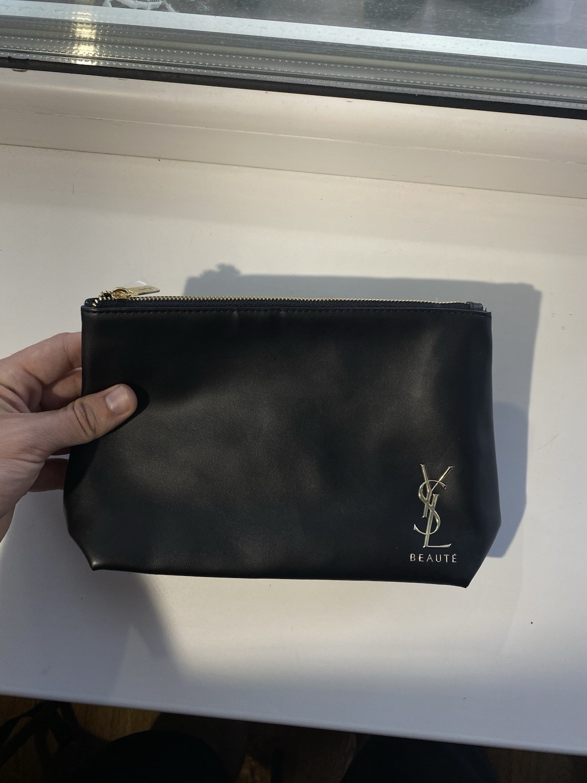 Borsa cosmetica nera Yves Saint Laurent sacchetto trucco YSL di lusso