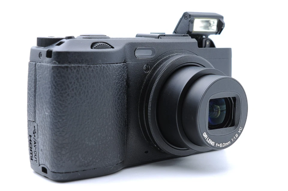 Near Mint Ricoh GR Digital IV 10.4MP Digital Camera Black Shutter Count 2782 - Image 4 of 4