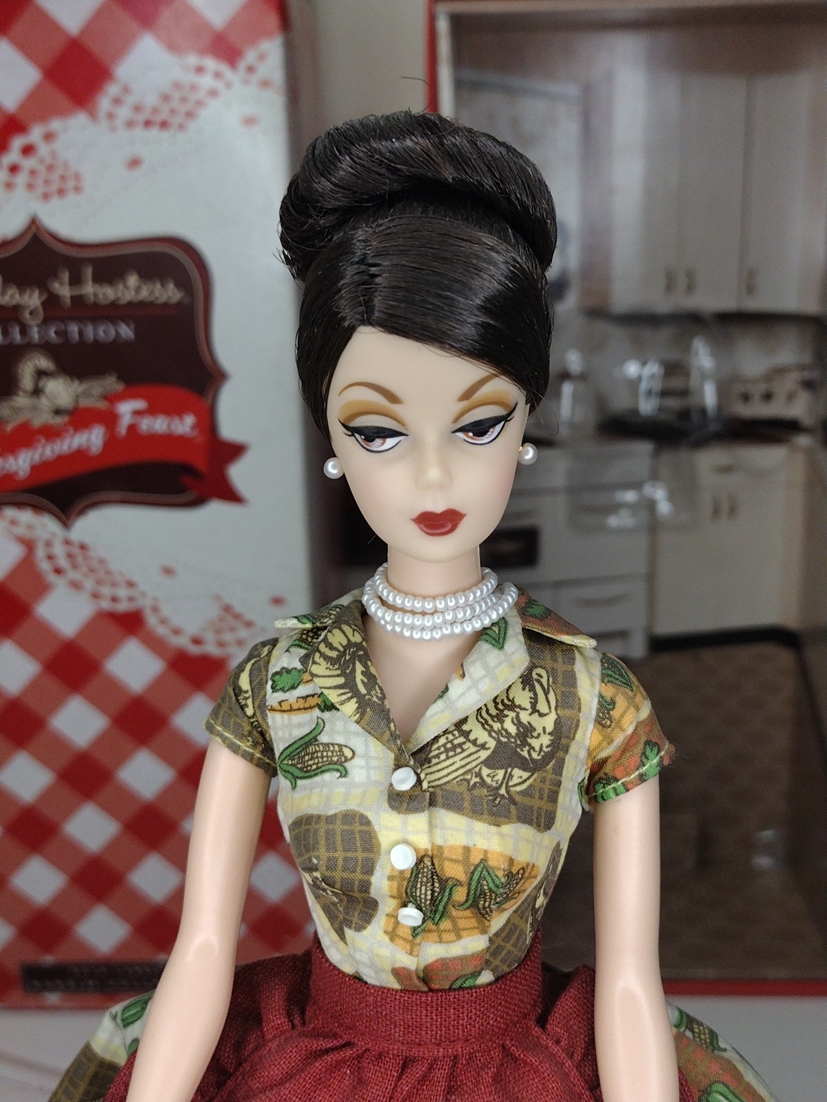 Thanksgiving Feast Barbie Holiday Hostess Collection 2010 Pre Owned 🦃🍽️ 