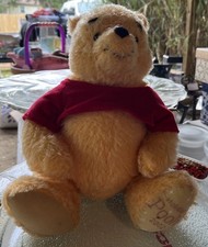 RARE-2002 Walt Disney LIMITED EDITION "HOLIDAY POOH BEAR" JOINTED PLUSH FIGURE