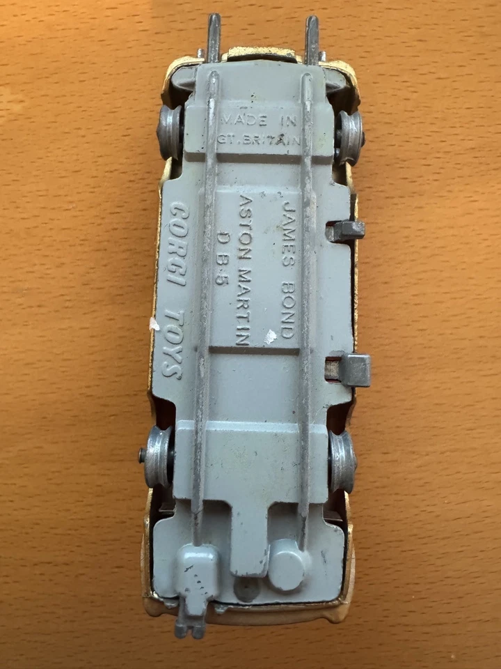 Corgi Toys 261 James Bond Aston Martin DB5 1st Issue. Gold. - Image 3 of 4