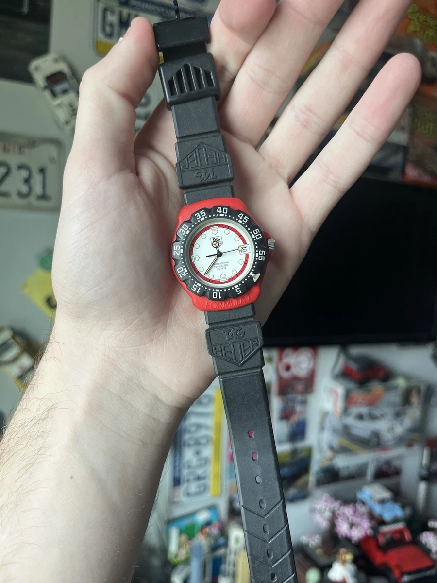 Наручные часы TAG Heuer TAG Heuer Formula 1 красные - огромный