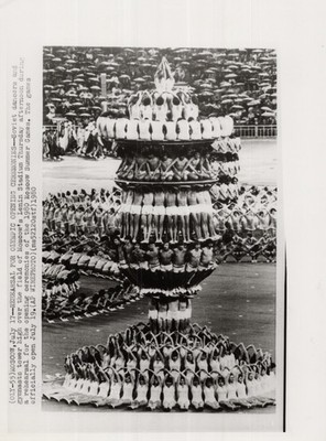 A39 A3985 Moscow Olympics Opening Ceremony Human Formation Soviet Dancers