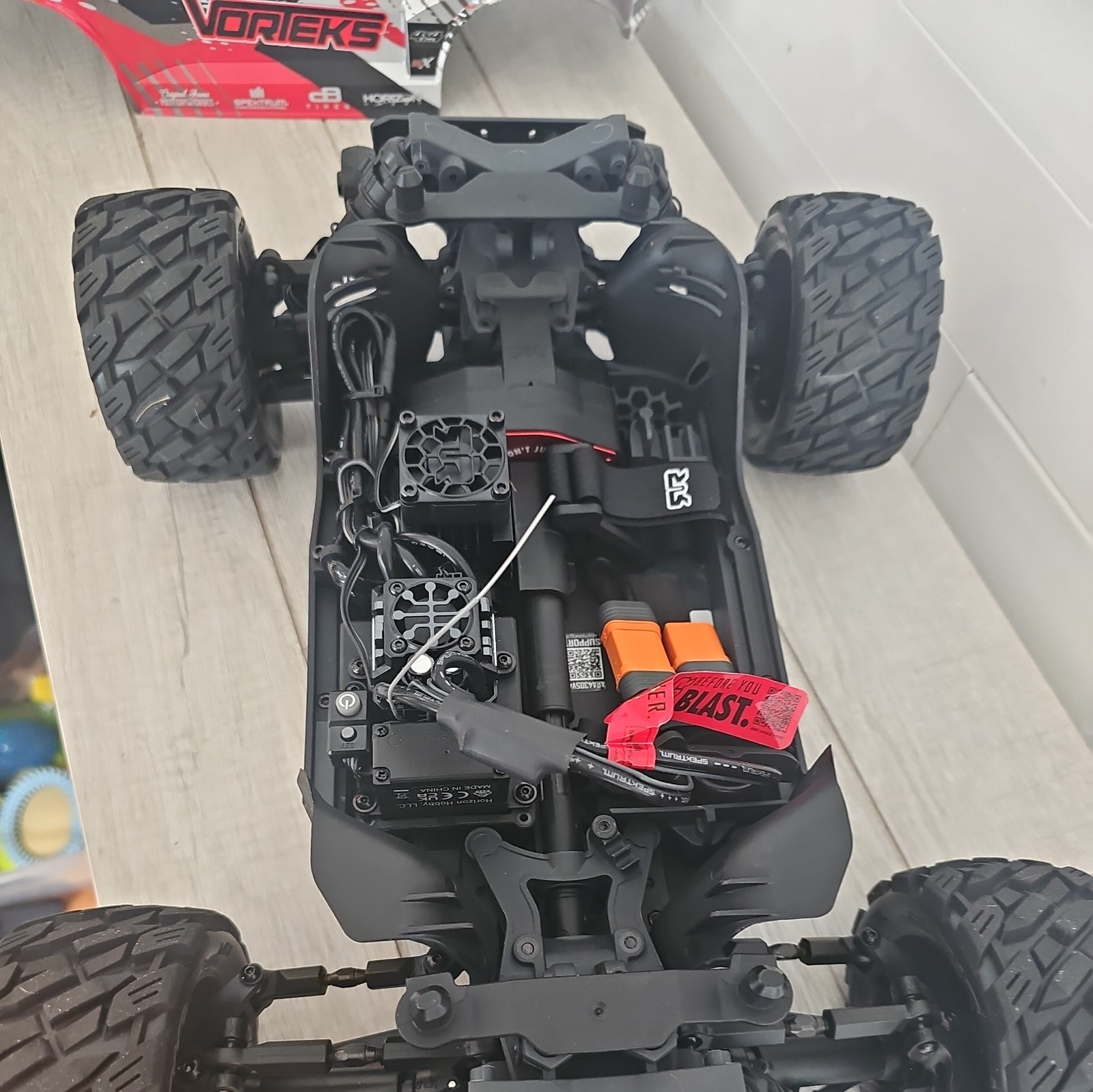 ARRMA ARA4305V4T1 1/10 VORTEKS UPGRADED 120AMP ESC JETKO TIRES DX3 TRANSMITTER. 