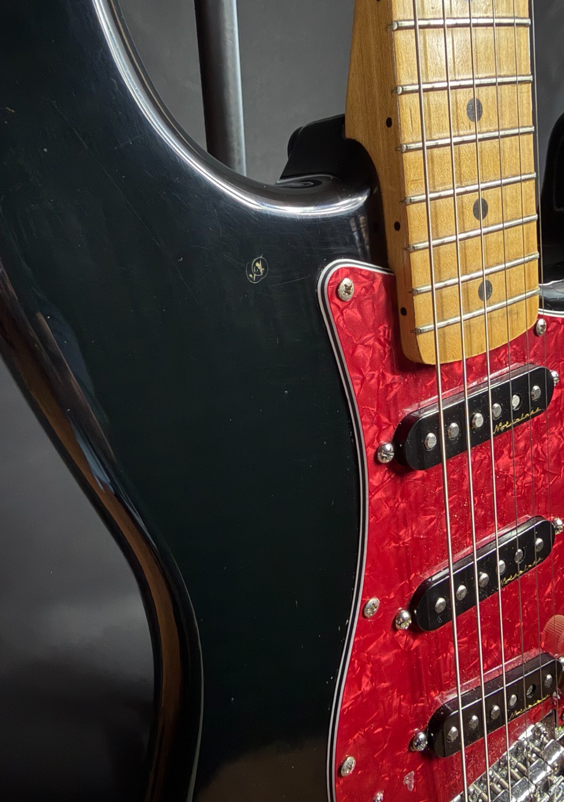 1993 Fender Standard Stratocaster Electric Guitar Gloss Black w/ Noiseless PU's