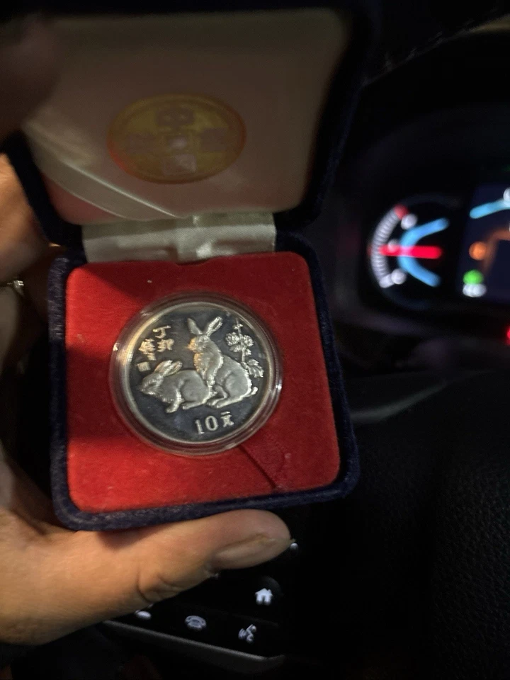 1987 China Rabbit 10 Yuan 15g Silver Coin in Capsule w/ Box & COA E21 - Image 2 of 2