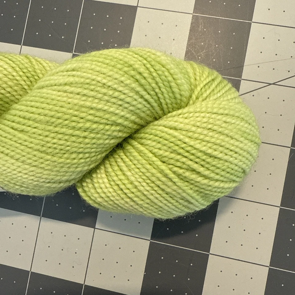 Hilo de calcetín SHIBUI 100 % lana merino súper lavada 340 verde claro descontinuado Foto 3 de 4