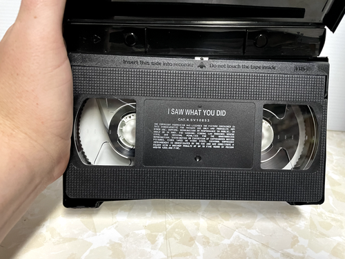 I Saw What You Did (1965) VHS 1999 Widescreen Collector's Edition Clamshell - Picture 3 of 4