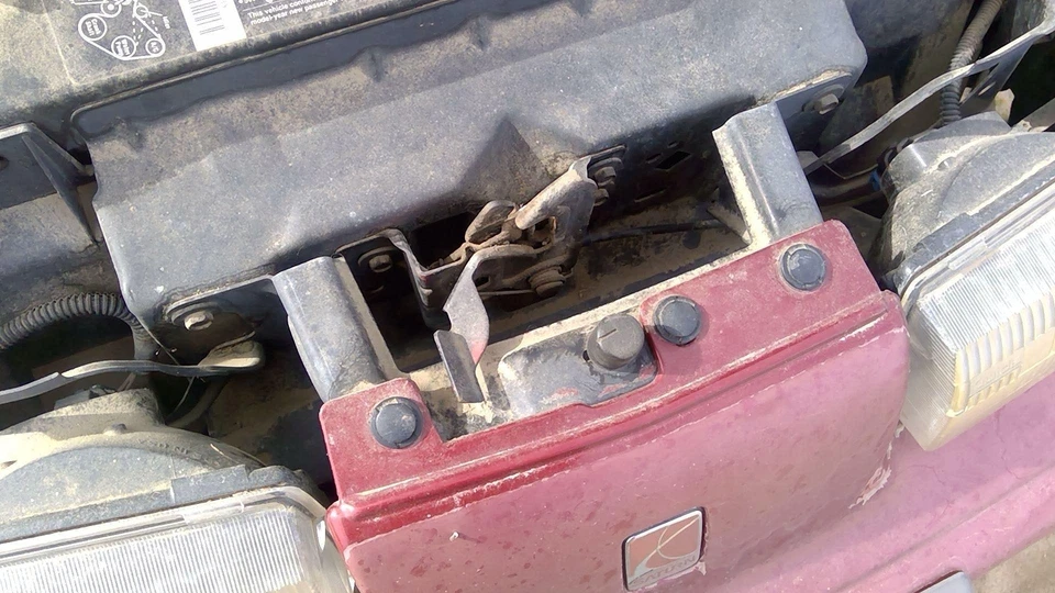 Conjunto de pestillo de capó Saturn Sw2 1991-1998 con soporte OEM Foto 2 de 4