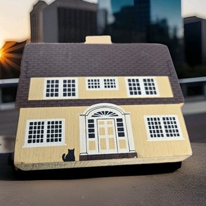 Retired Cat's Meow Martha Washington's House Series V Signed Faline '87