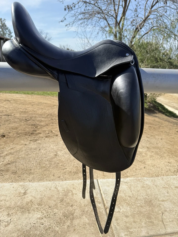Custom Saddlery Icon Star Dressage Saddle 17.5" - Image 2 of 4