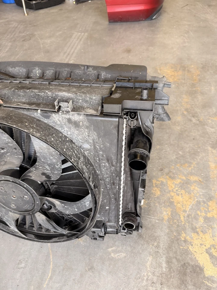 MERCEDES C CLASS W205 C200 RADIATOR PACK MANUAL 1.6 DIESEL 2017 A0999060812 - Image 4 of 4