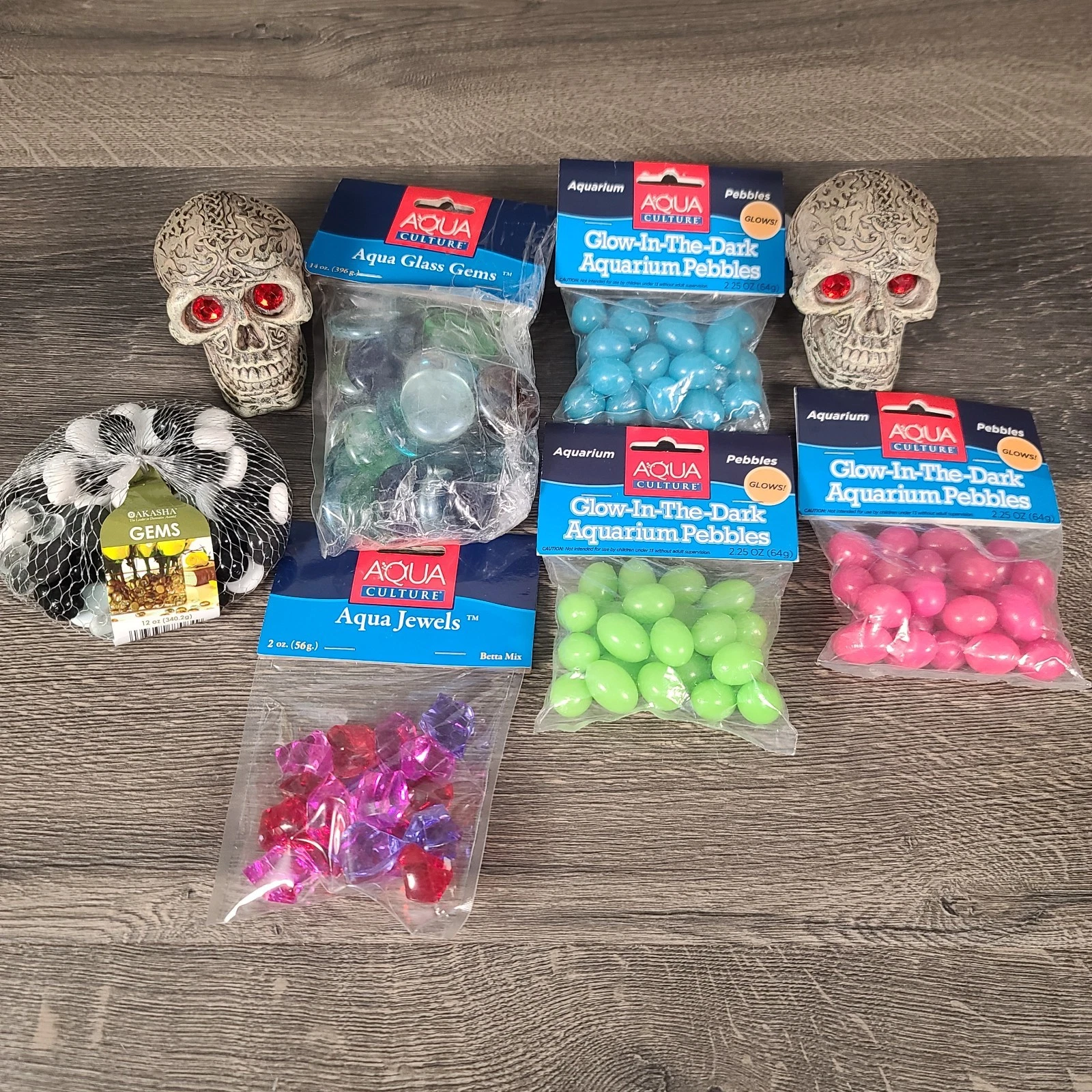 Lot of Various Aquarium Fish Tank Accessories Glow in the Dark Pebbles Skulls
Opens in a new window