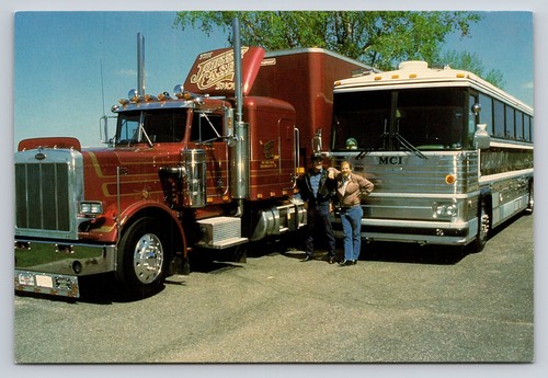 Johnny Cash Museum Reisebus & Burgunder Peterbilt LKW Postkarte TN