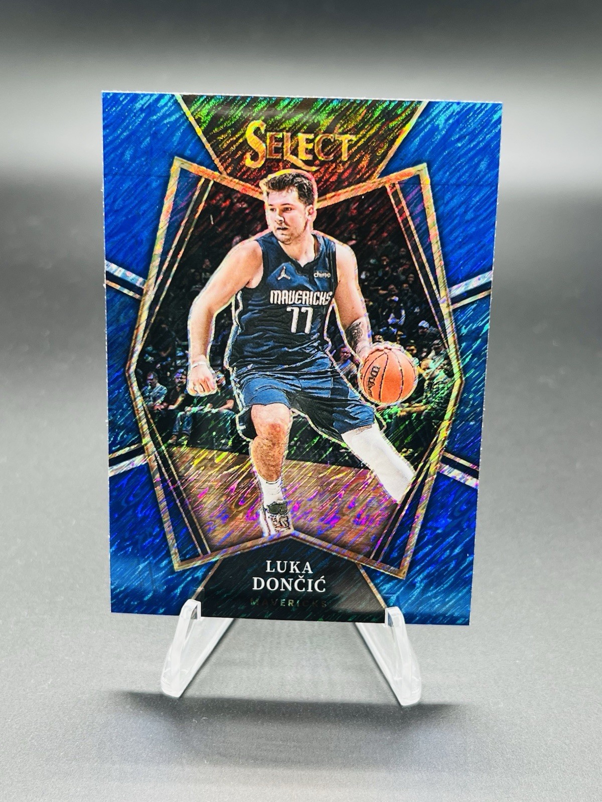 Luka Doncic 2021-22 Panini Select Blue Shimmer Premier Level Dallas Mavericks