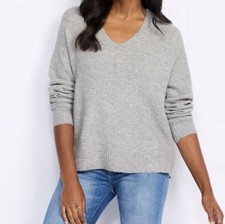 Vince Camuto light gray v-neck sweater - S