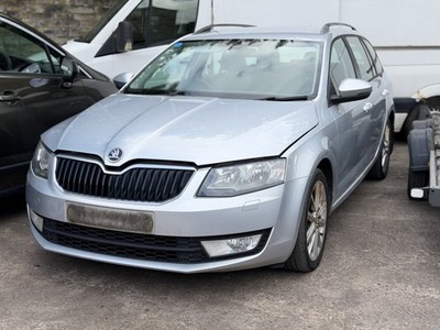 Rückleuchte rechts an Karosserie LA7W Skoda Octavia 5E Kombi 2014