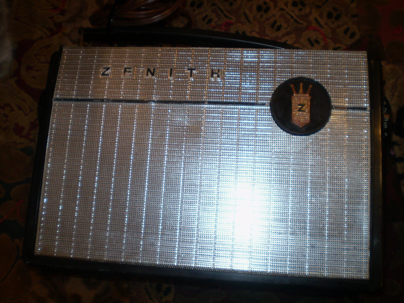 Antique vintage Zenith transistor? radio 6.5x10