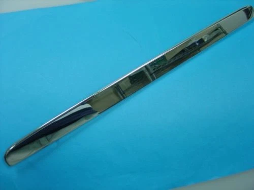 Tapa maletero cromada para Mercedes Benz 1995-2002 EE. UU. Versión W210 Clase E Foto 2 de 4