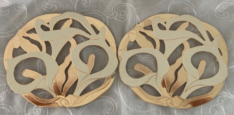 Vintage Oneida Silversmith Wm A Rogers Gold White Iris Rose Trivets Set Of 2
