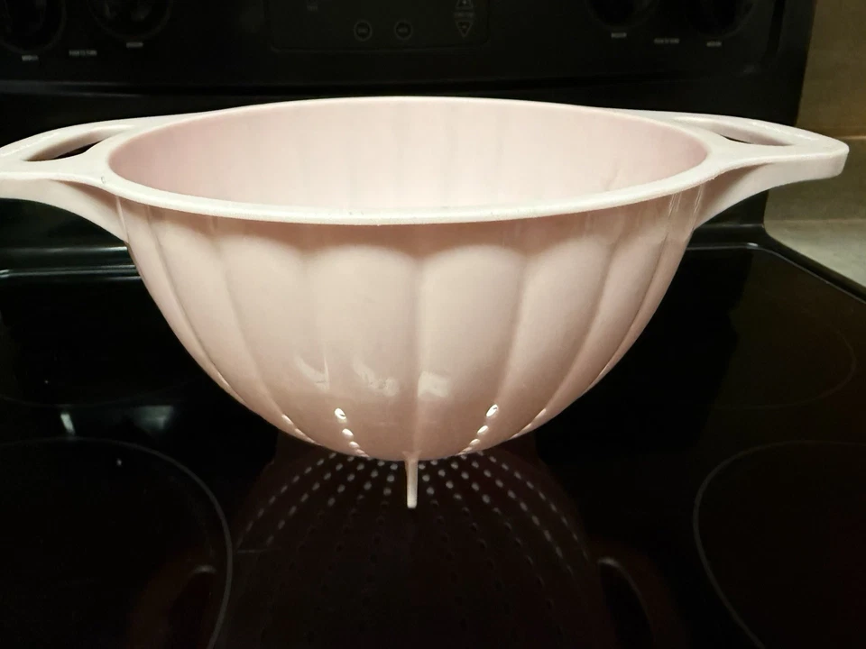 KitchenAid 5 QT Pink Colander - Pastel Pink Strainer - Vintage Kitchen Tool - Image 2 of 4