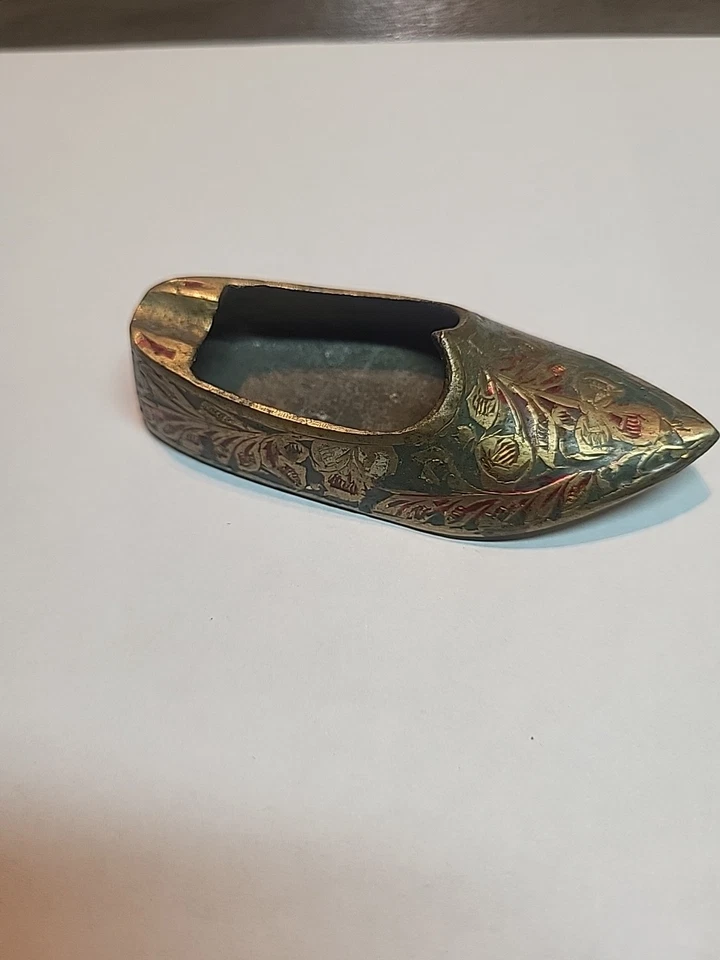 Cenicero Antiguo Latón Forma de Zapato Incrustación Grabado Hecho a Mano Penny Pequeño Cenicero Foto 3 de 4