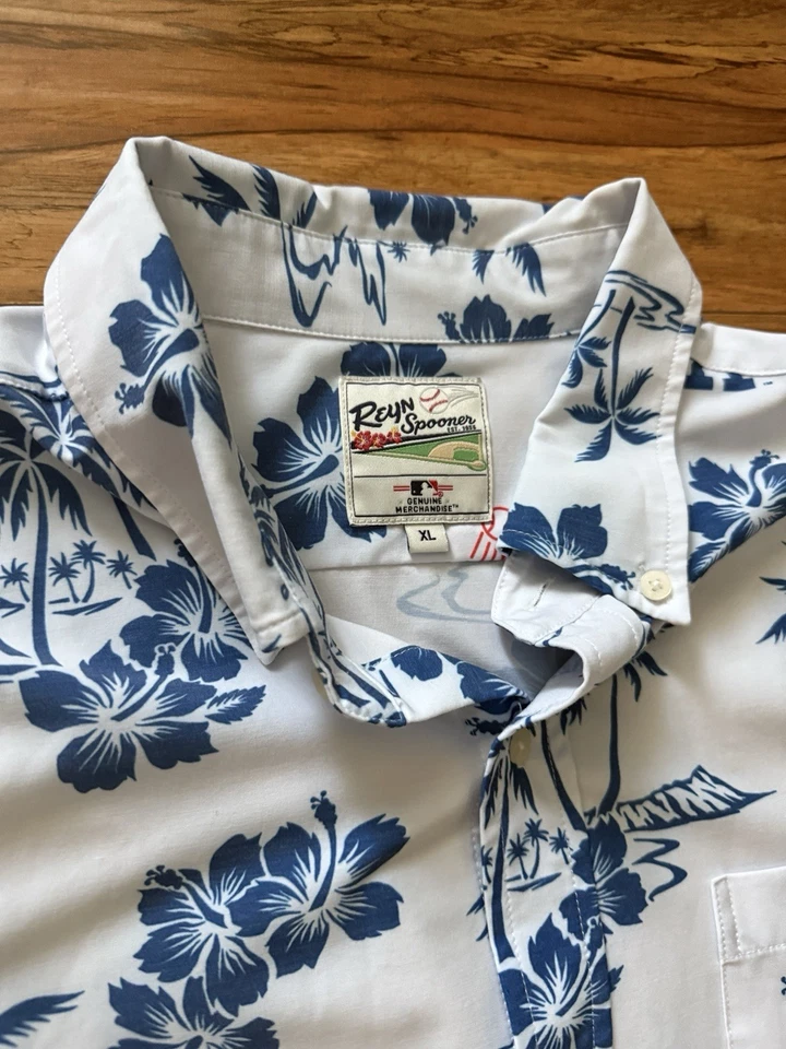 MLB® LOS ANGELES DODGERS GAME DAY BOTÓN DE RENDIMIENTO DELANTERO Tejido de rendimiento XL Foto 3 de 4