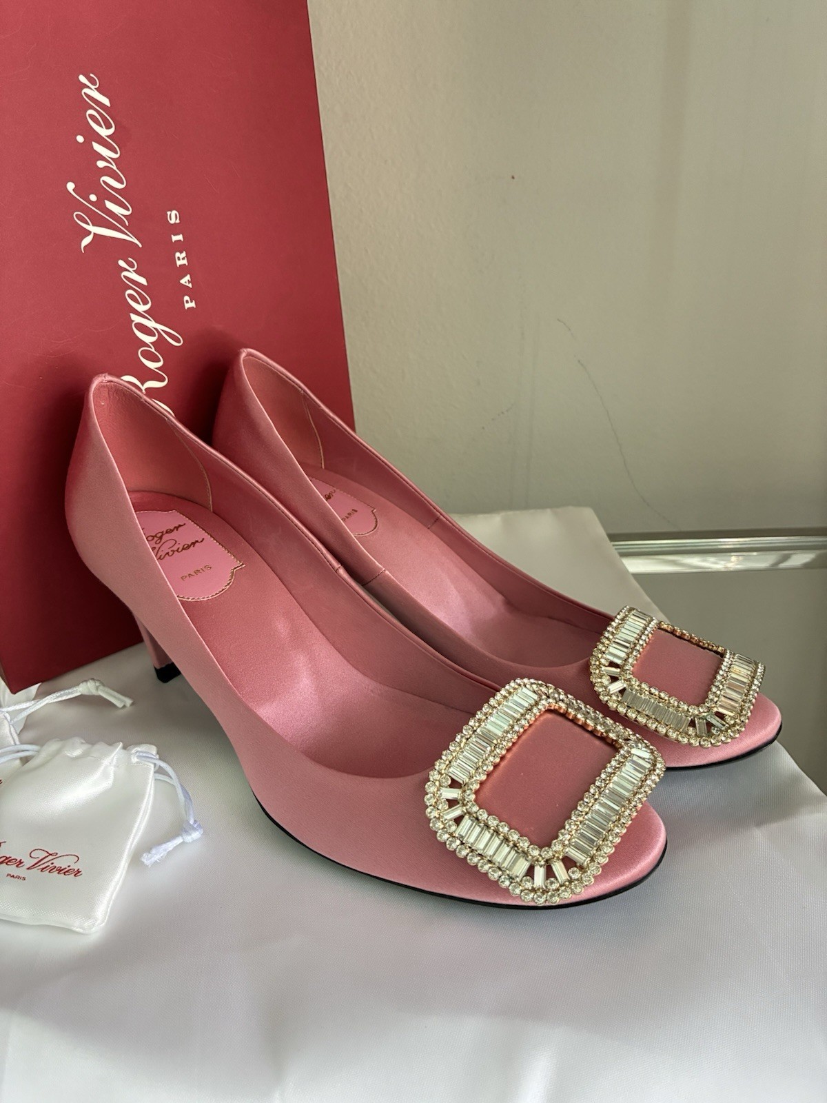 *NIB* Roger Vivier 36.5 (fit 37) Trompette Crystal Buckle Pumps in Pink Satin