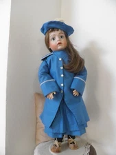 TRES BEL ENSEMBLE  3 PIECES EN TISSU BLEU ROI STYLE 1880 POUPEE 58 CM