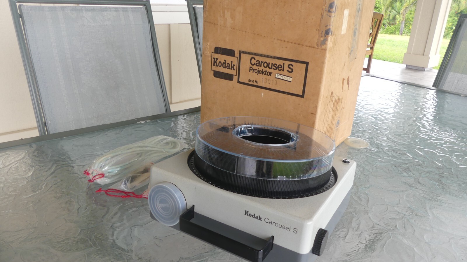 Kodak Carousel S 35mm Slide Projector, with 12 80 Slide Magazines eBay