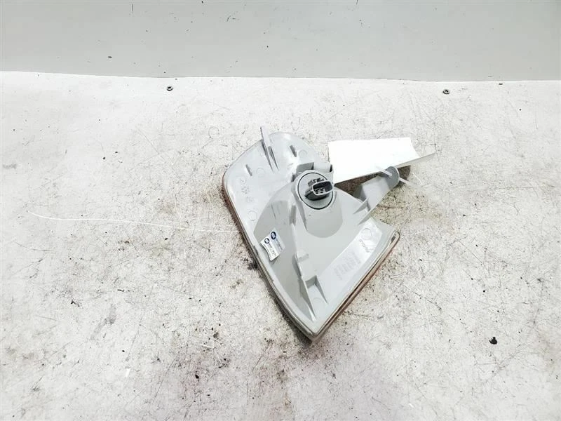 2000-2002, Toyota Corolla, Driver Corner Park Lamp-turn Signal, PN: 81520-02070 - Image 2 of 4