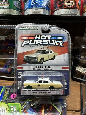 GREENLIGHT HOT PURSUIT 1967 FORD CUSTOM CHASE BRAND NEW