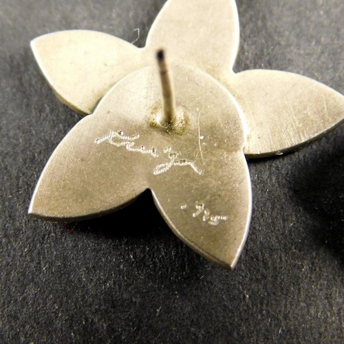Robinhood Set 8 Floral Pewter Push Pins Tacs Added 1 Silver Star 925 - Picture 5 of 7