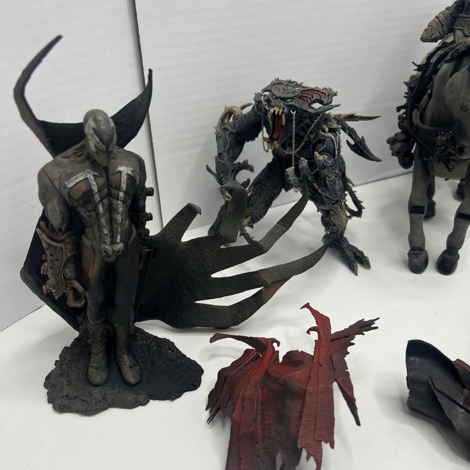 lote de 8 estátuas Mcfarlane Toys desovam etc algumas incompletas - Imagem 2 de 4