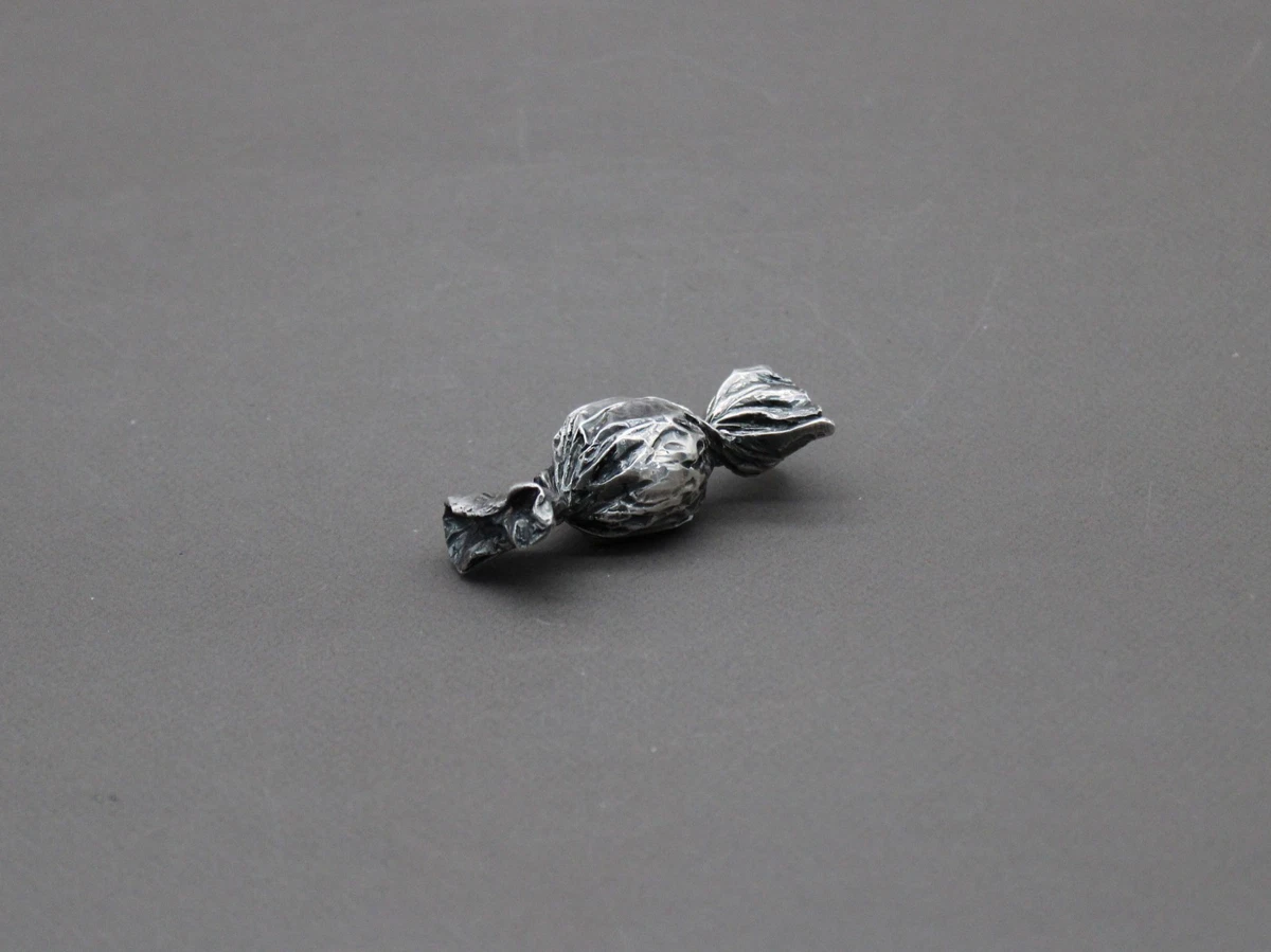 Alliance en argent 925/1000 rhodié ciselée pour mariage style mixte