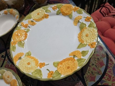 Poppy Trail SCULPTED Orange Yellow ZINNIA Metlox Dishes 17 Piece +