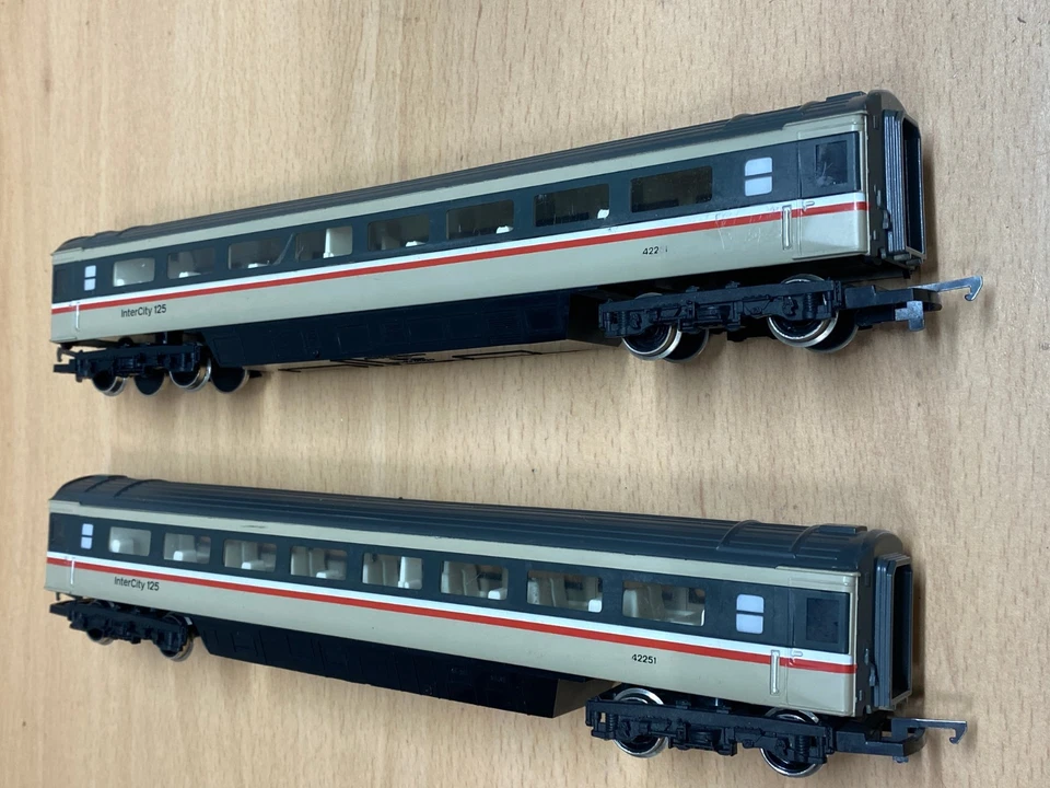 Hornby Mk3 Coaches for InterCity 125 x2. Swallow Executive Livery OO Scale - Image 3 of 3