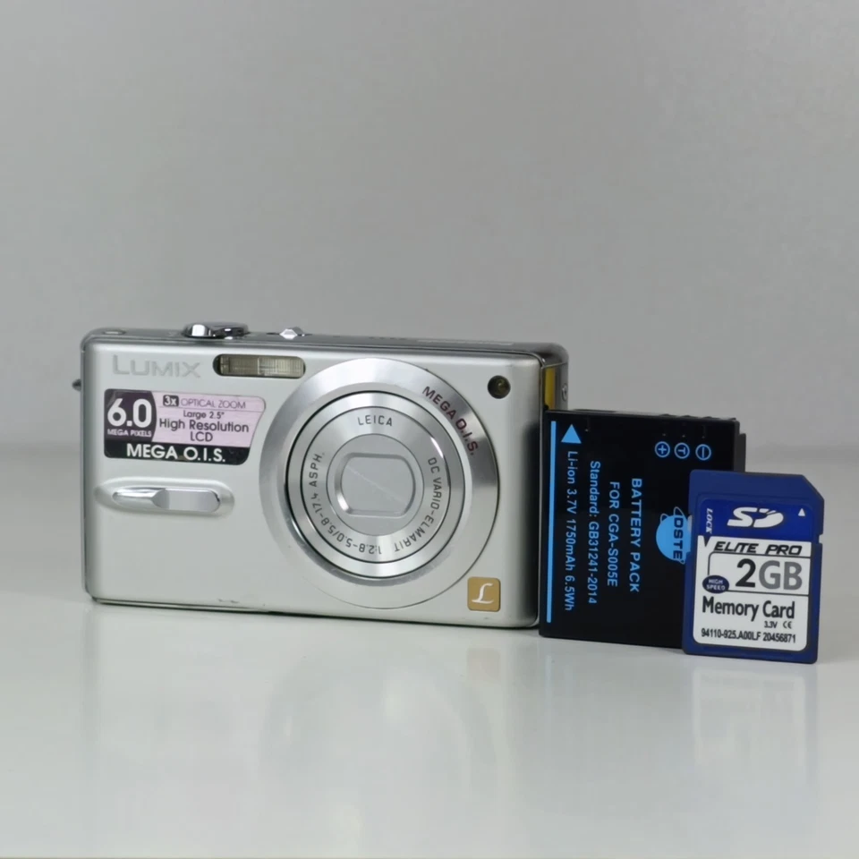 Panasonic Digital Camera Panasonic Lumix DMC-FX9 Digital Camera, Battery + Card, photo 2 of 5