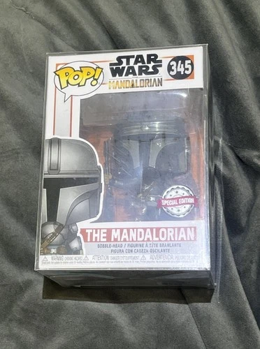 Funko Pop Star Wars Mandalorian #345 Chrome Special Edition w/ Protector