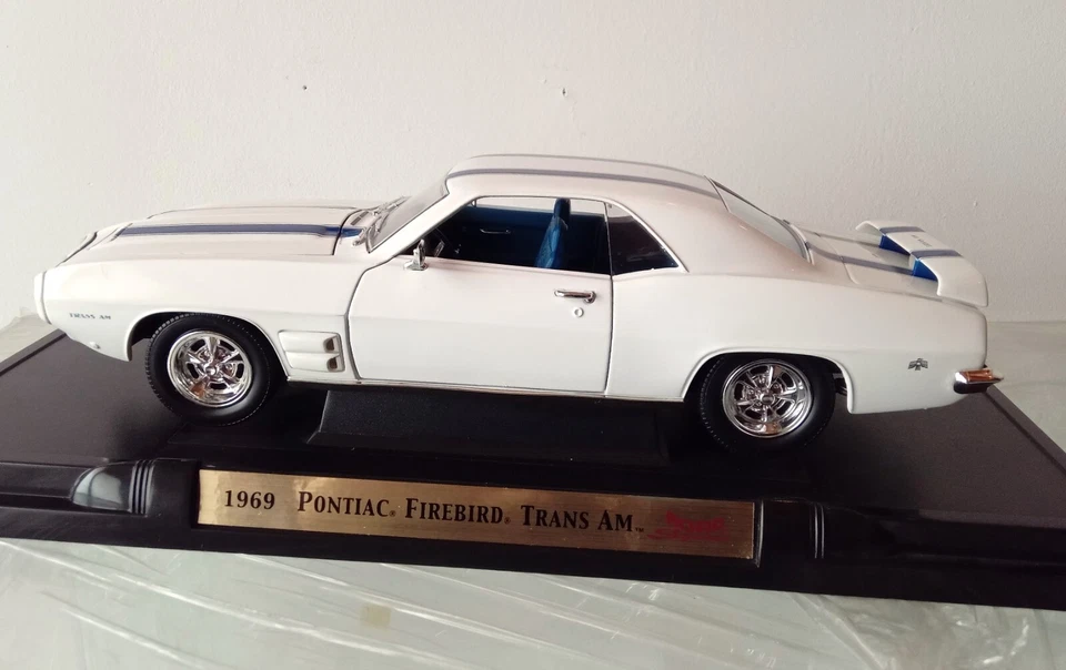 PONTIAC FIREBIRD TRANS AM 1969 - Road Signature 1:18 De Luxe Edition - art.92368 - Immagine 3 di 4