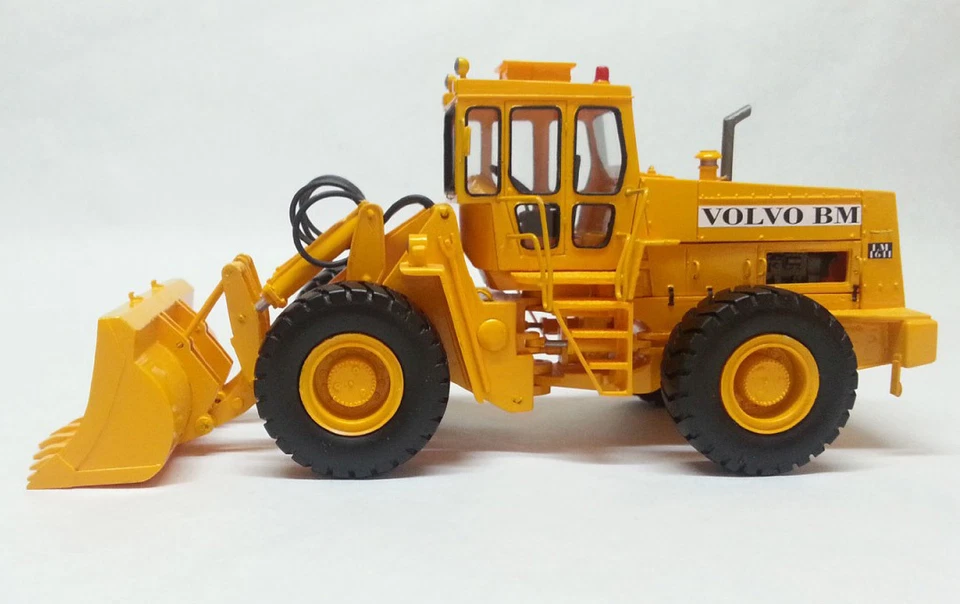 1/50 Volvo BM 1641 Loader - High Quality Resin KIT by Fankit Models - Image 2 of 4