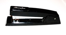 4 standardowe zszywacze Swingline