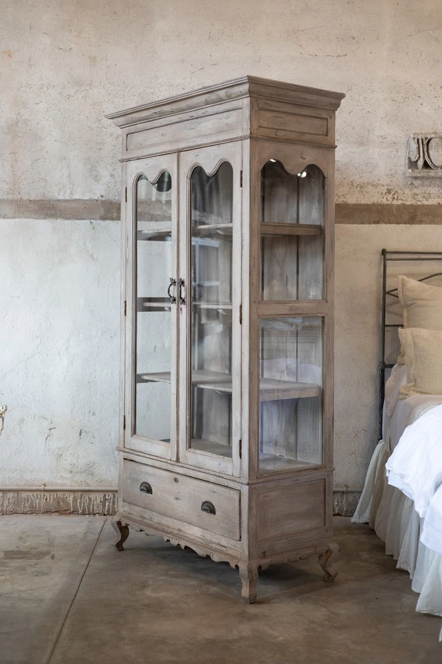 Gabinete colonial británico de teca Bombay | Aspecto antiguo renovado Foto 2 de 4