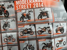 Die KTM Range Motorrad Verkauf Info Broschüre großes ausklappbares Poster von 2014