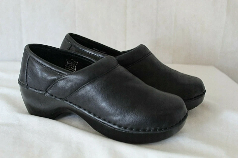 ZAPATOS INFORMALES MUJER CABEZA DE PATO MARCA TALLA 7.5 COLOR NEGRO ESTILO ZUECO Foto 2 de 4