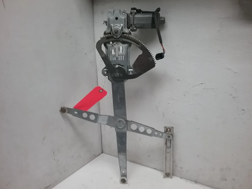 Motor regulador ventana trasera derecha Jaguar Vanden Plas 1998-2003 0 130 821 613 Foto 3 de 4