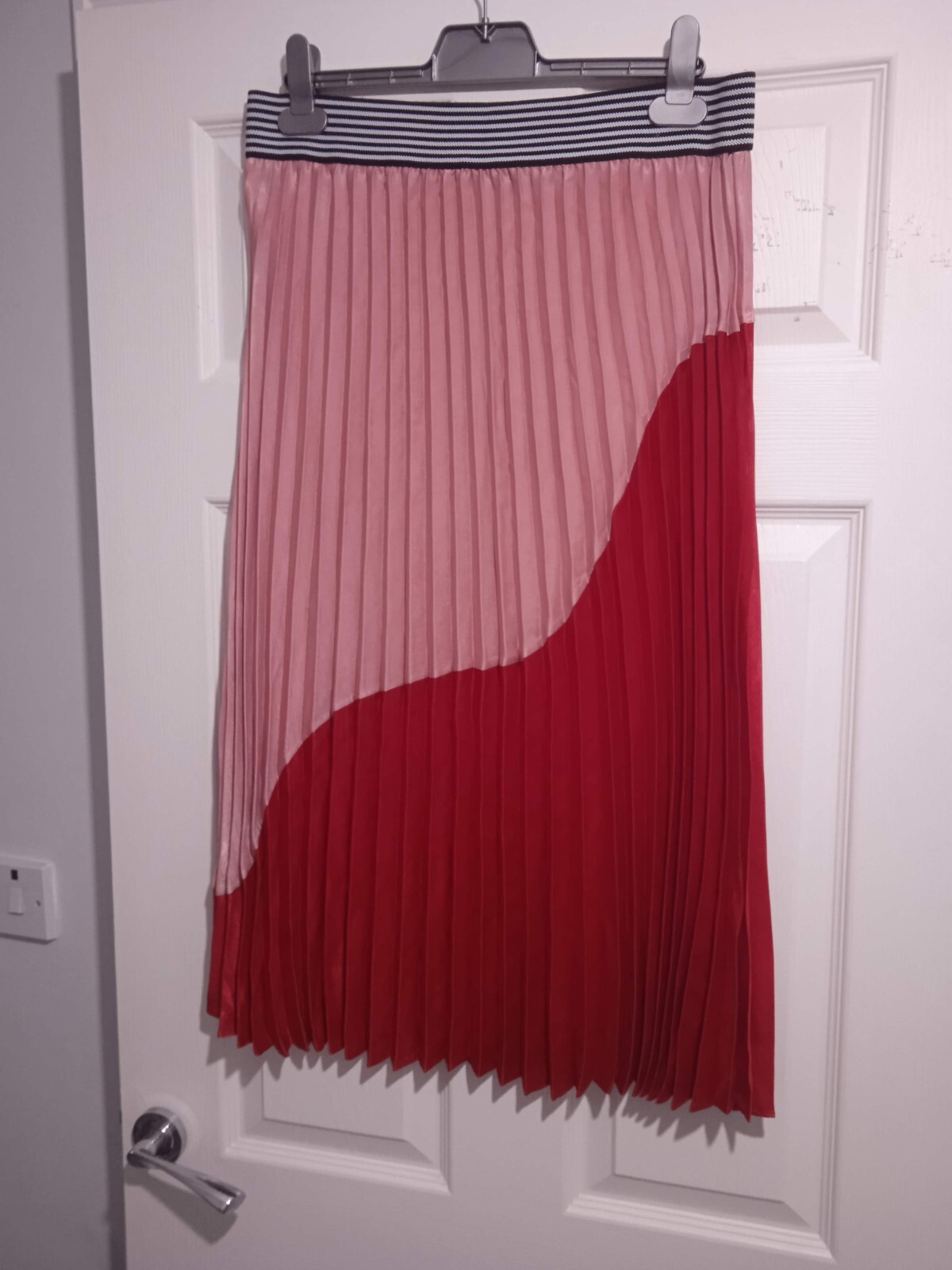 Size 14 M&S 2 tone red velvetlook pleated midi skirt eBay